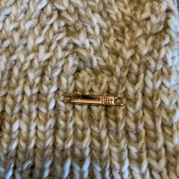 Black Rivet Knit Scarf - Picture 3 of 9